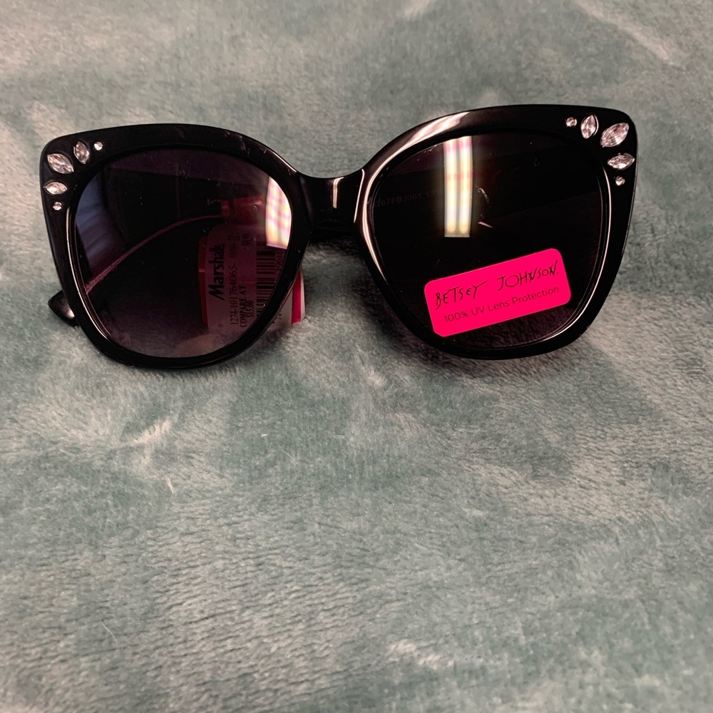 NWT! Betsey Johnson Black Sunglasses